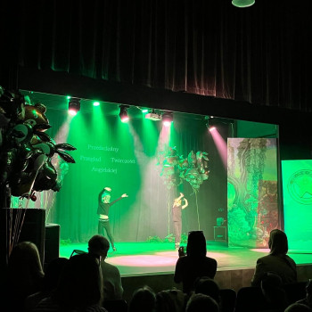 Dwójkatancerzy na scenie