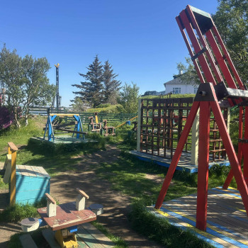 Widok na plac zabaw